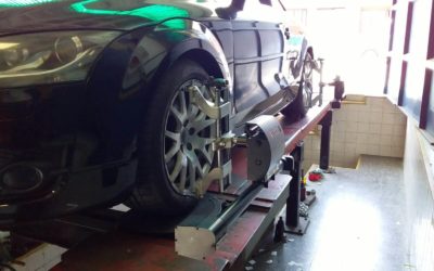 Trabajo de inspección automotríz, alineación, balanceo y cambio de cubiertas en un Audi